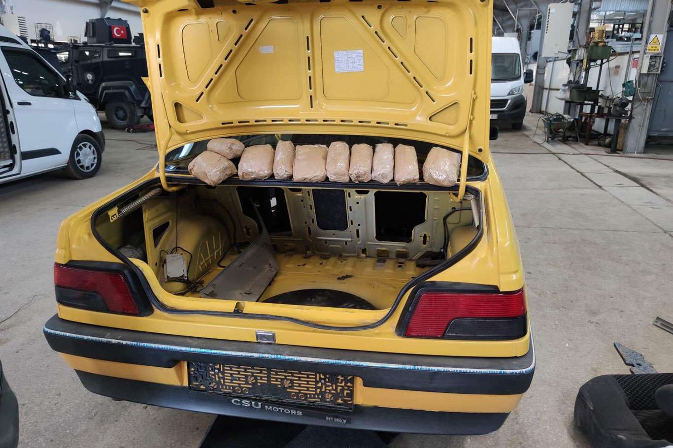 Van'da 4 kilogram uyuşturucu ele geçirildi Van'da 4 kilogram uyuşturucu ele geçirildi